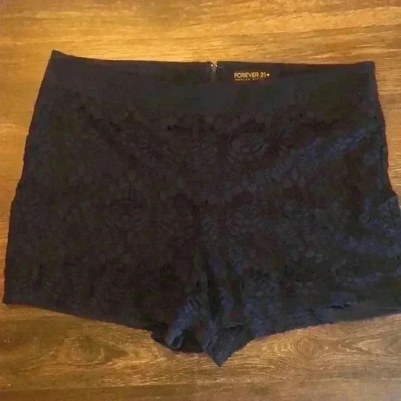 Women’s Lace Patterned Shorts with Zip Back, XL - Picture 1 of 7